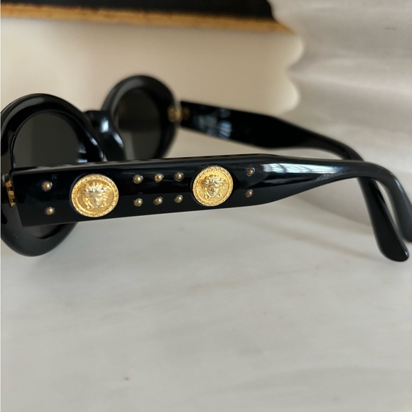 Gianni Versace Vintage 1990’s sunglasses RARE model 527/B - Picture 8 of 12